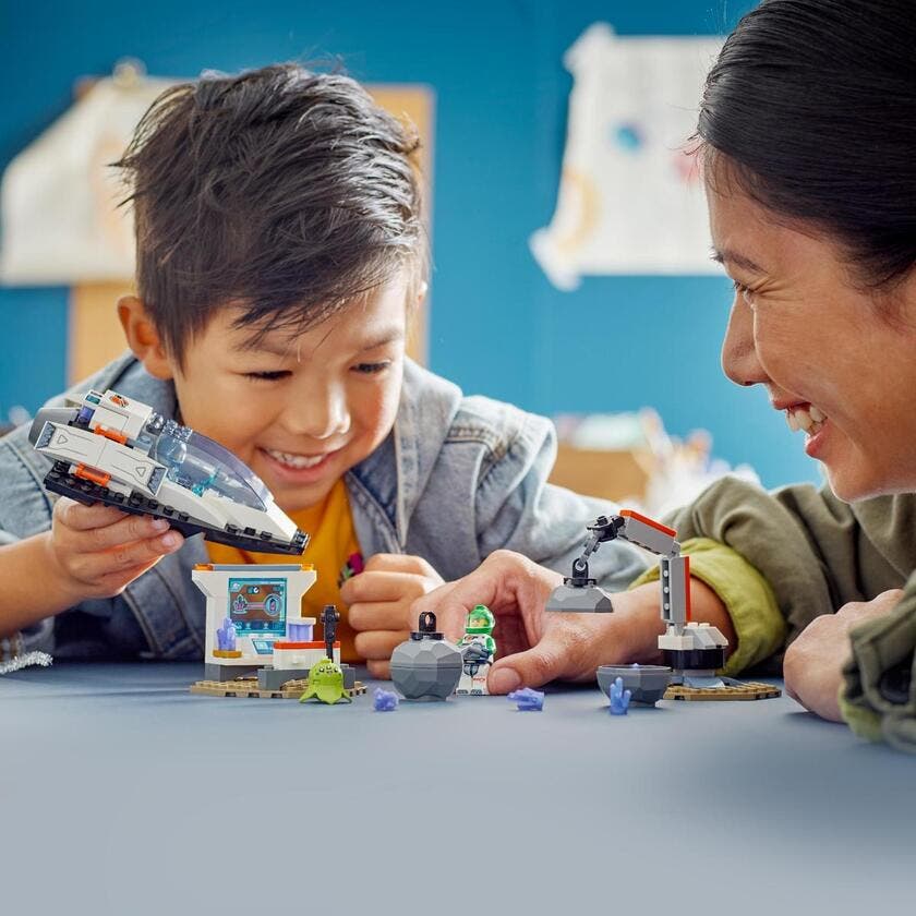 LEGO City 60429, Rymdskepp och asteroidupptäckt