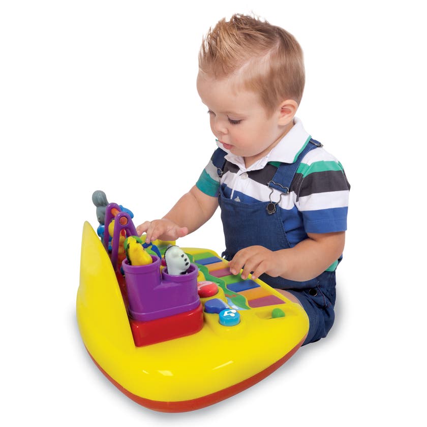 KID, Piano med dansande figurer