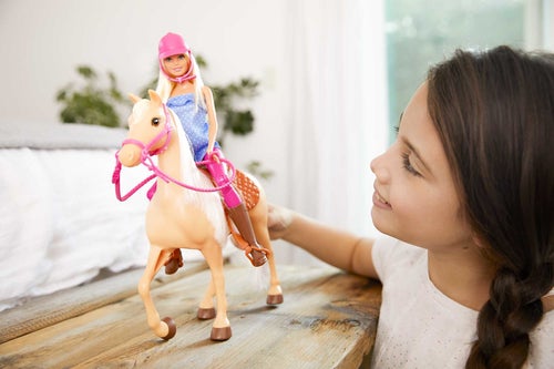 Barbie docka och häst