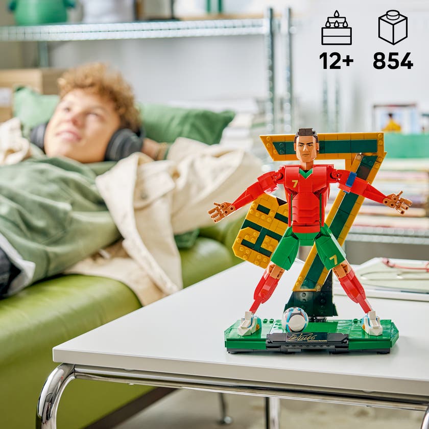 LEGO® Editions Cristiano Ronaldo – fotbollslegend Set 43016