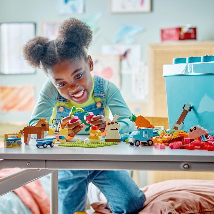 LEGO 11038, Kreativ klosslåda i klara färger