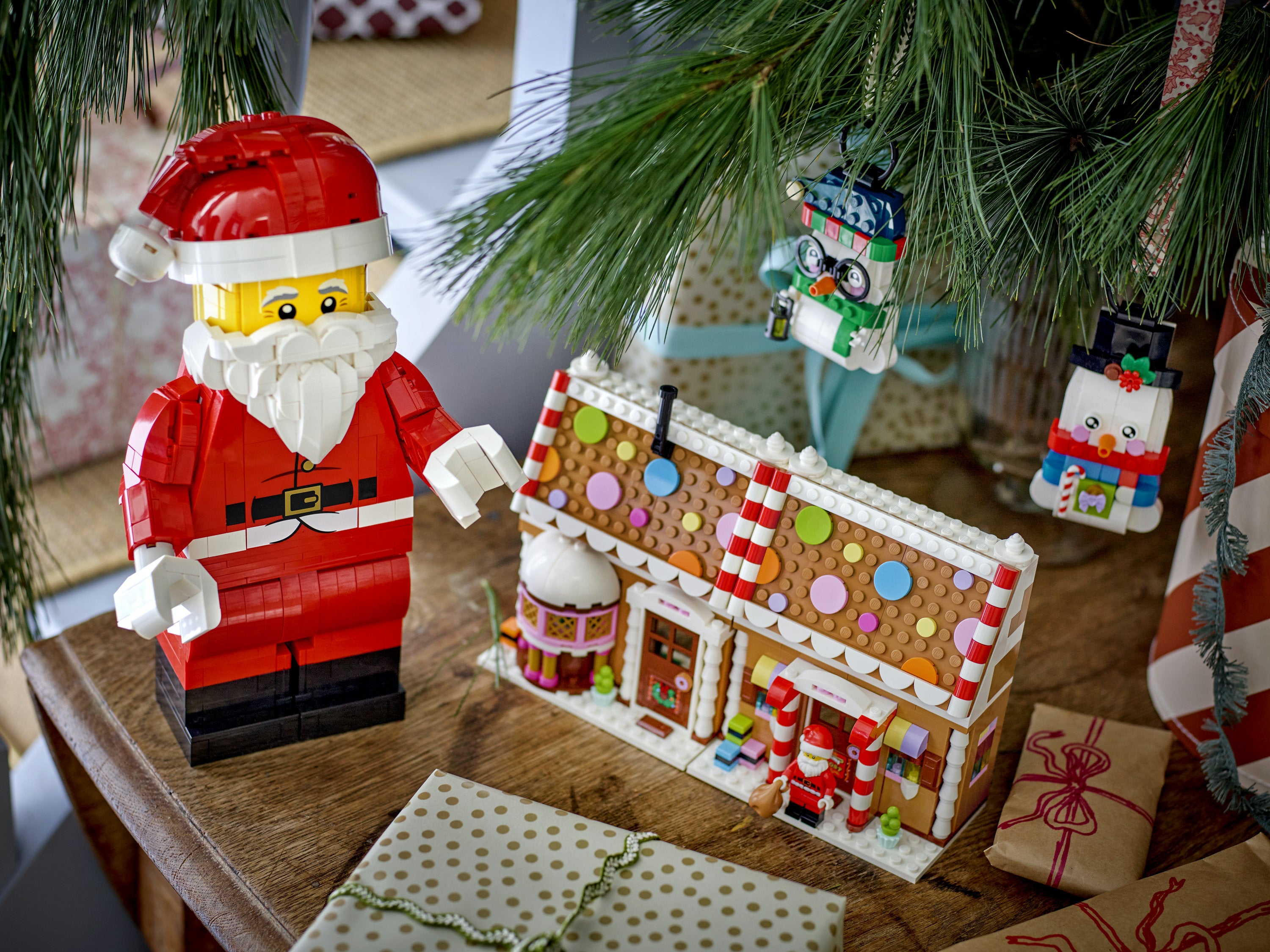 LEGO® Iconic Juligt pepparkakshus 40809