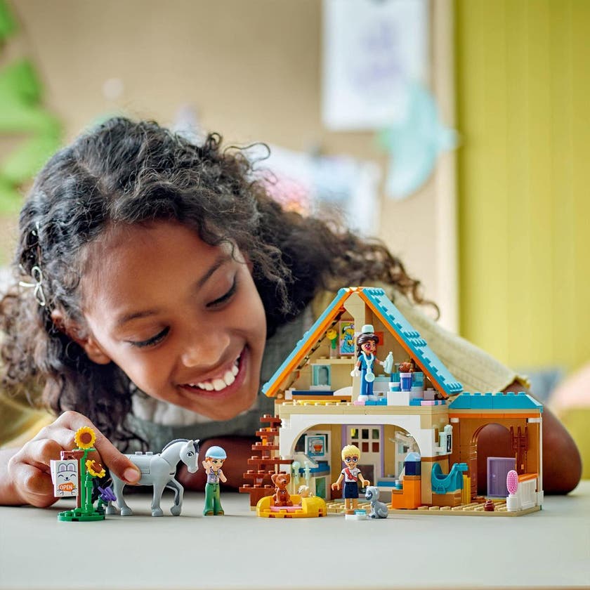 LEGO Friends 42651, Veterinärklinik för hästar och husdjur