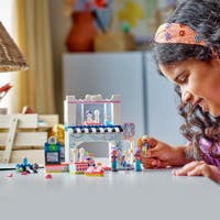 LEGO Friends 42662, Frisörsalong och accessoarbutik