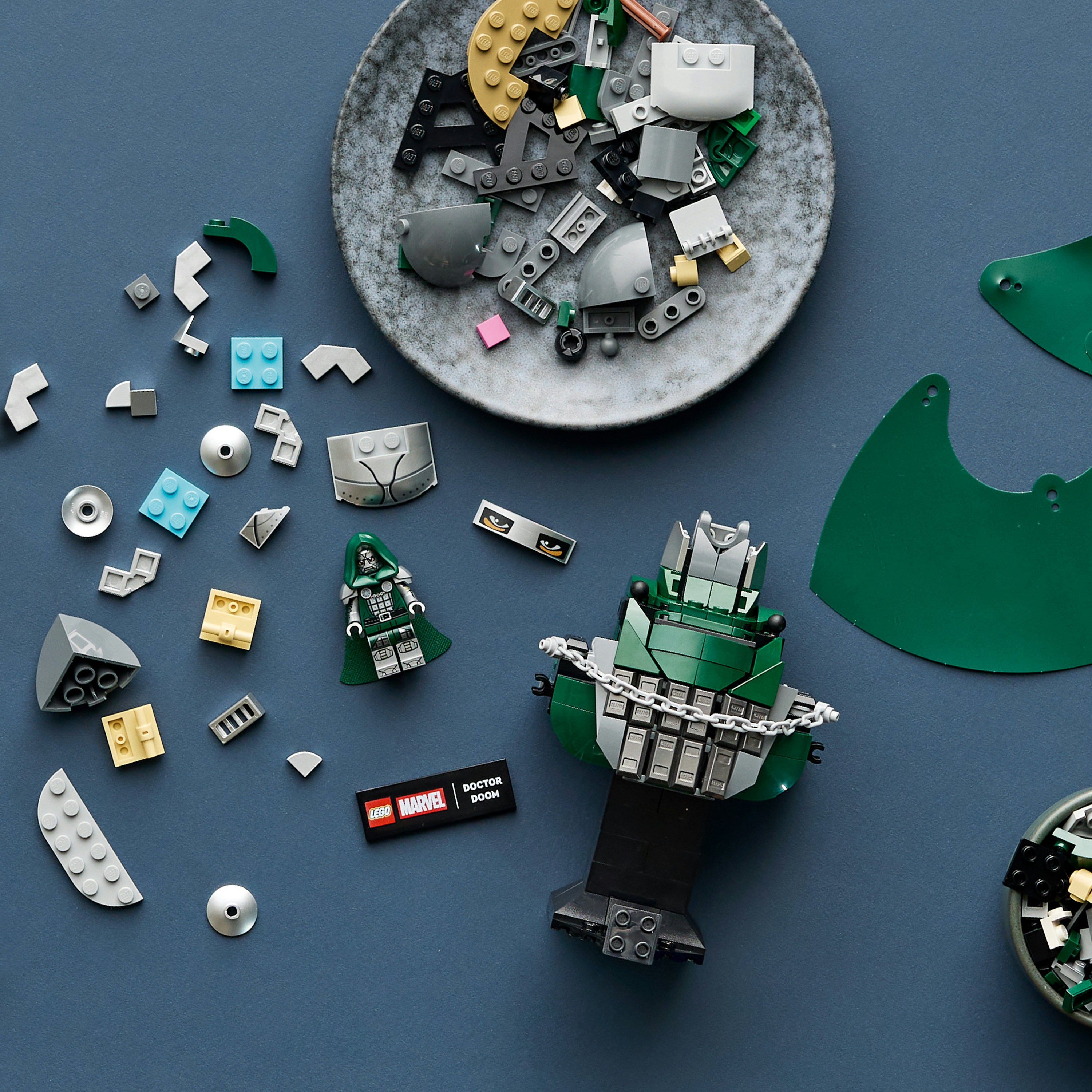 LEGO® Marvel Doctor Doom-byste 76345