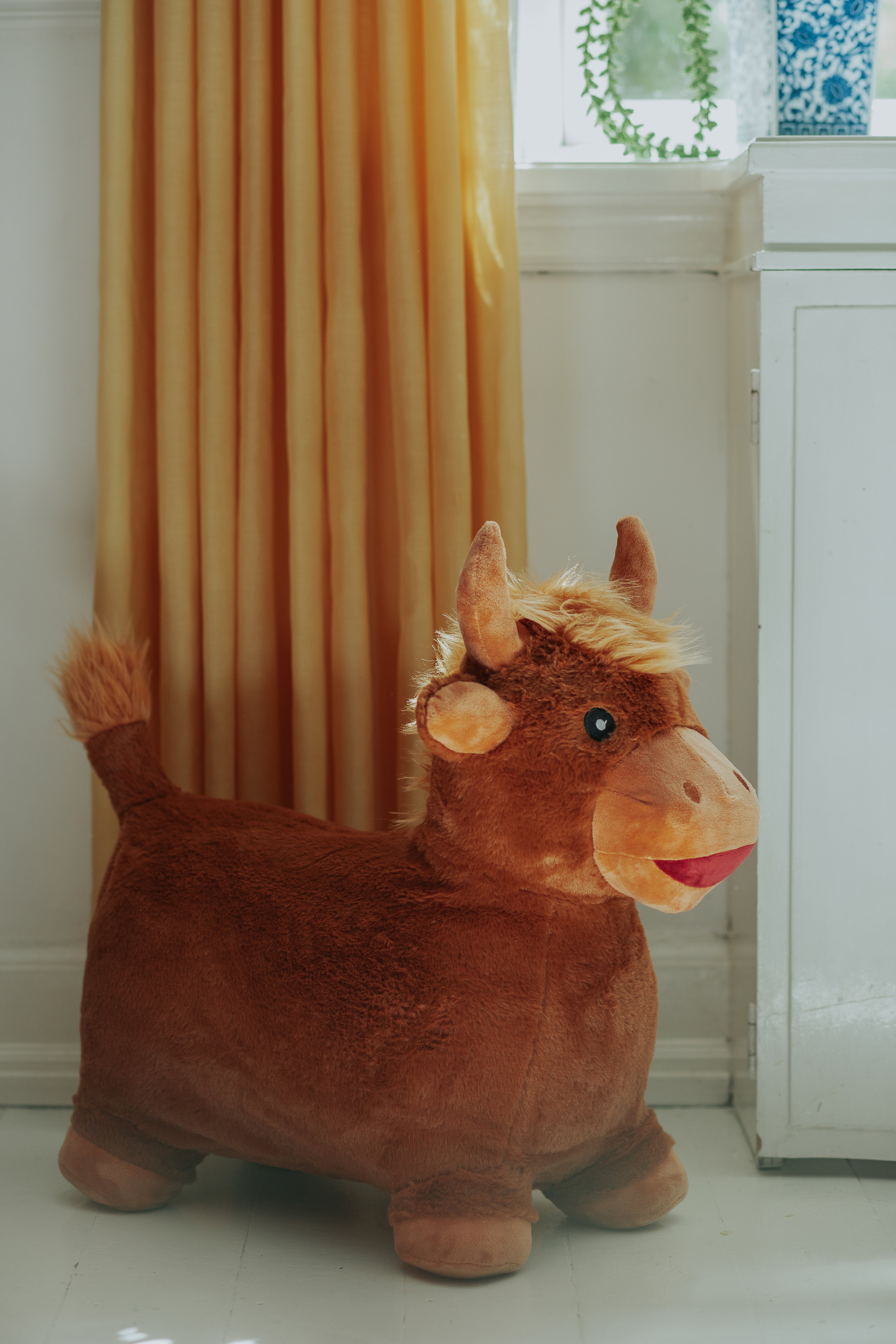 KREA Hop And Bounce Plush Cow – Hoppande plyschko
