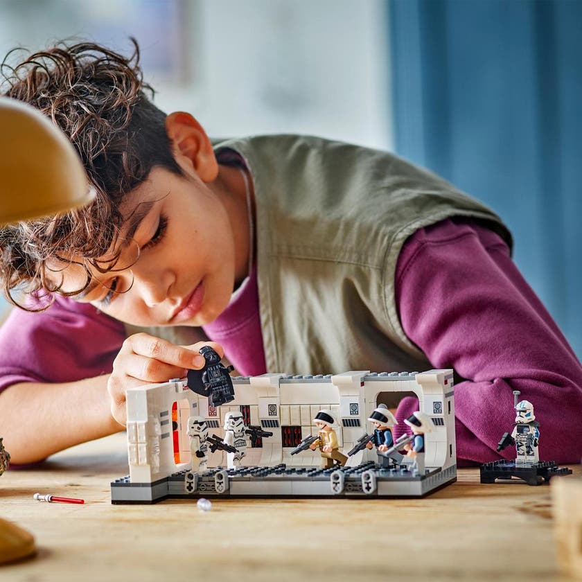 LEGO Star Wars 75387, Boarding the Tantive IV