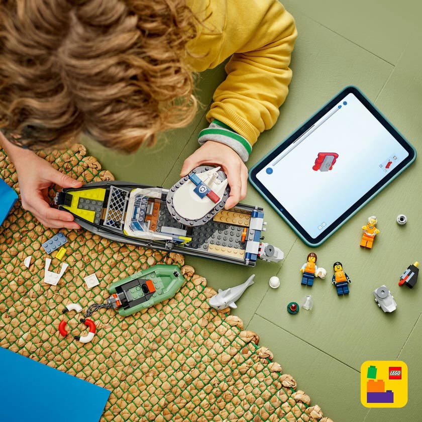 LEGO City 60456, Polisens båtjakt