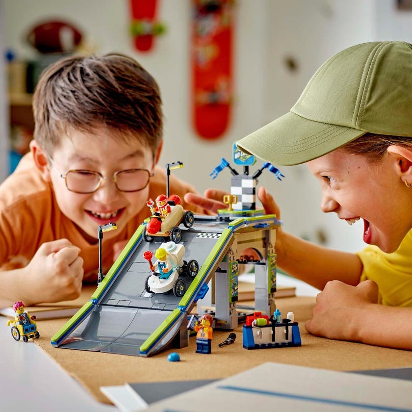 LEGO City Great Vehicles 60460, Inga gränser: Racerbilsramper