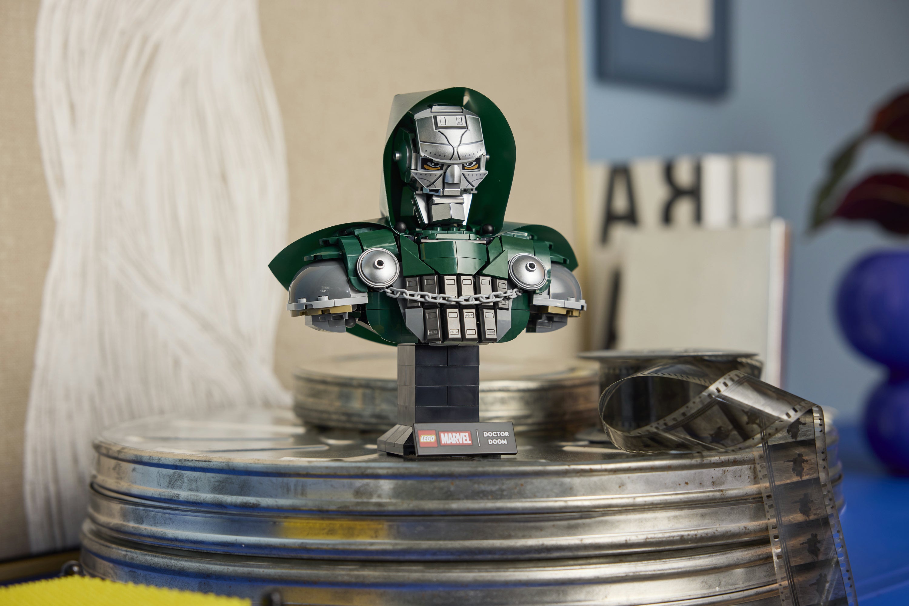 LEGO® Marvel Doctor Doom-byste 76345