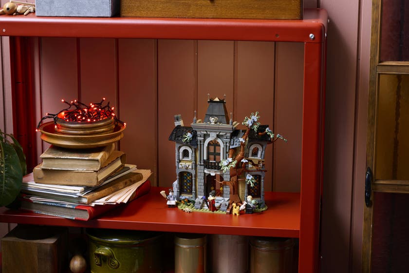 LEGO® Icons Mayor Manor 11383