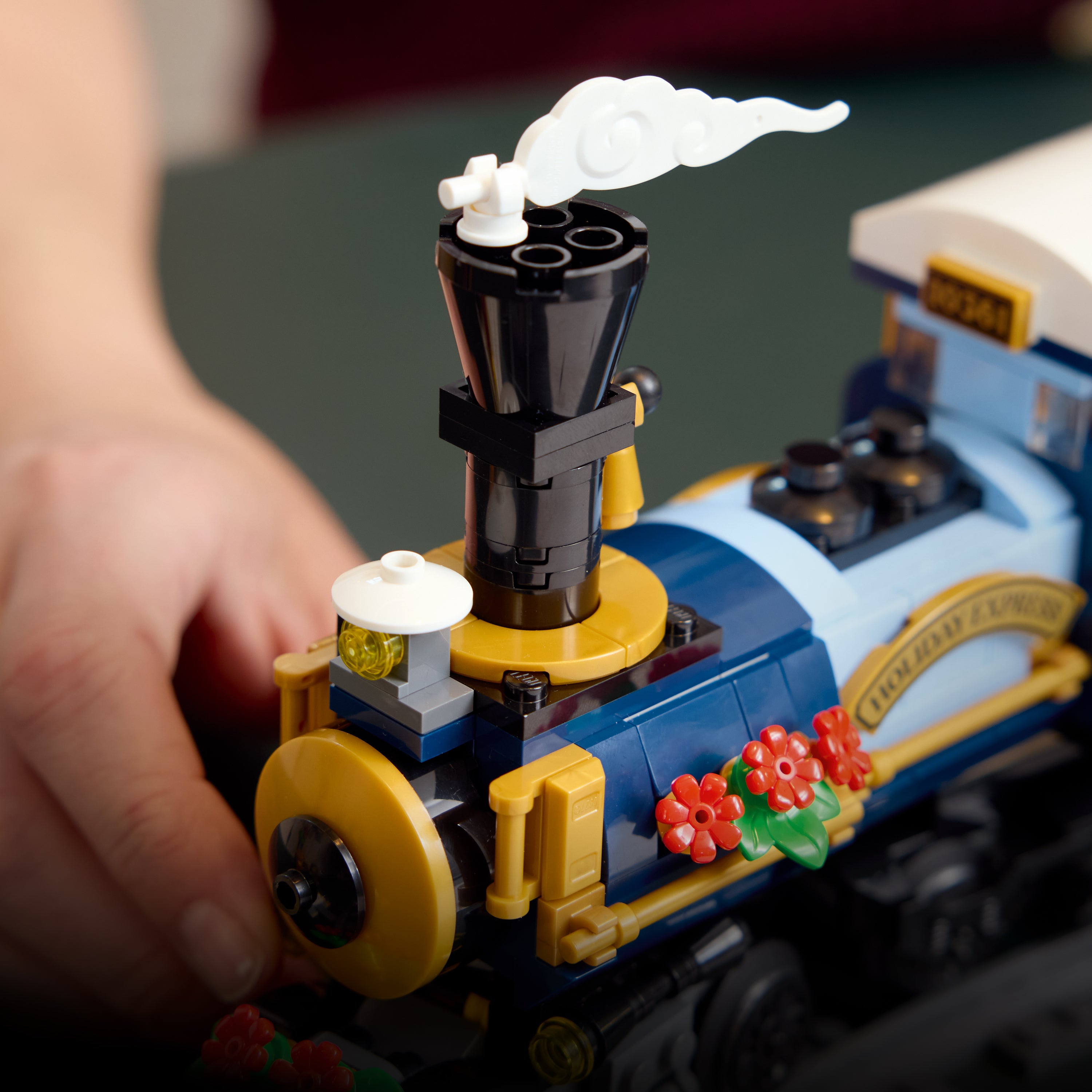 LEGO® Icons Julexpressen Modellbyggset för vuxna 10361