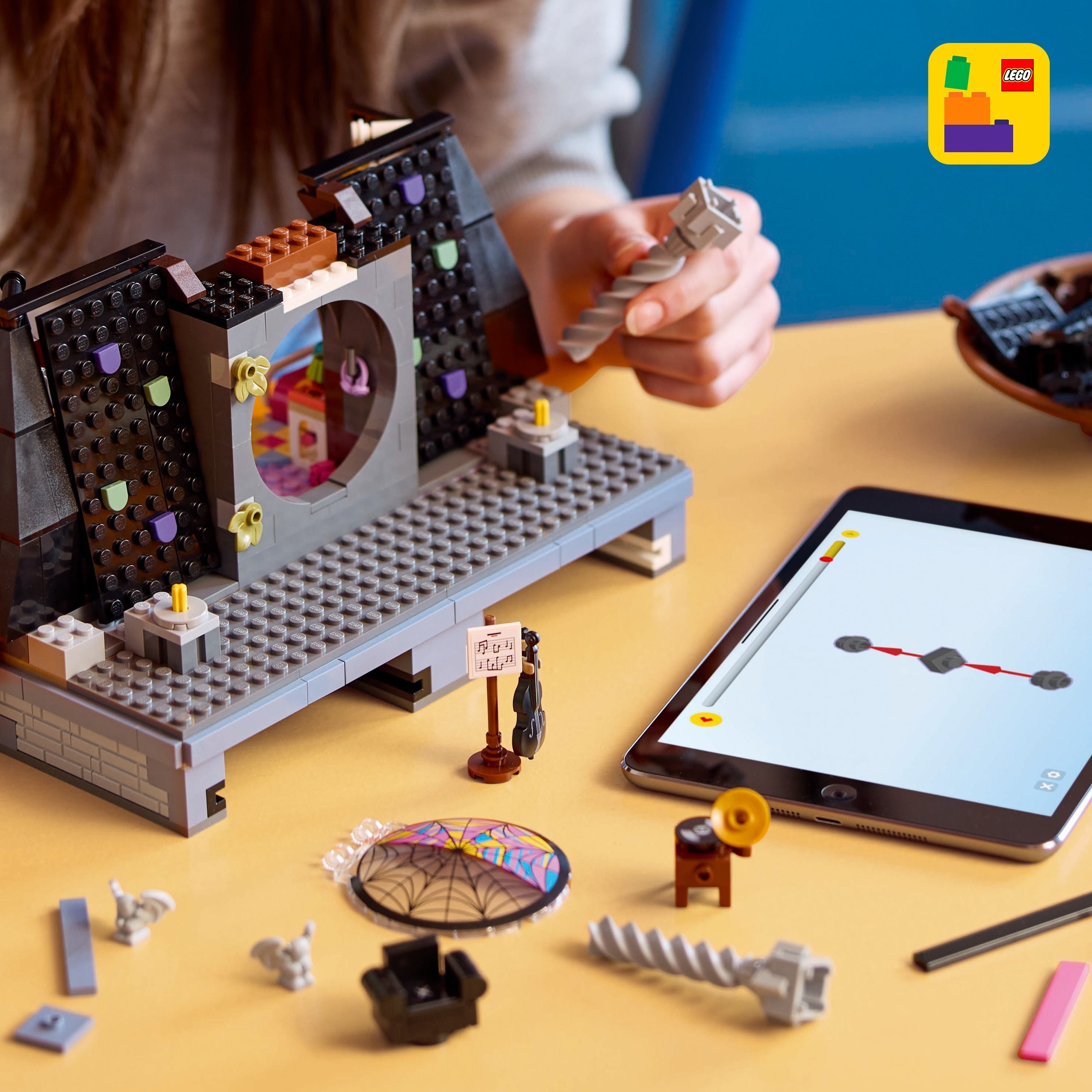 LEGO® Wednesday: Wednesday & Enids korridorsrum Gåvoset 76781