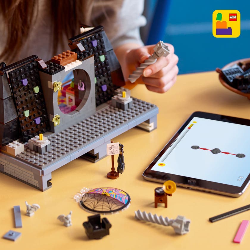 LEGO® Wednesday: Wednesday & Enids korridorsrum Gåvoset 76781